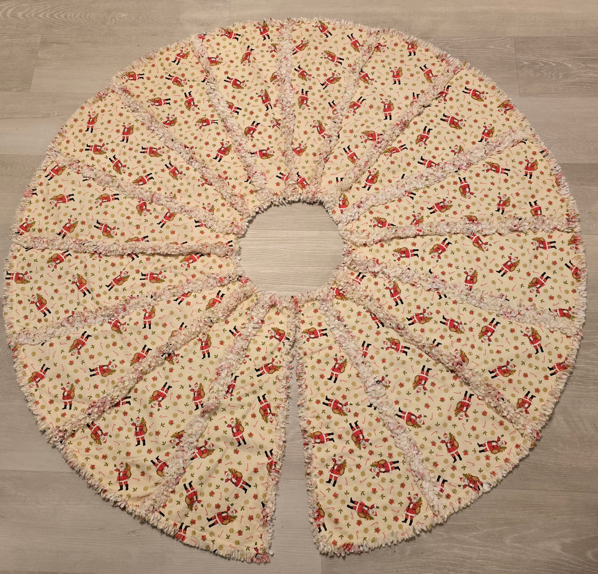 Christmas Tree Skirt-Tossed Santa.