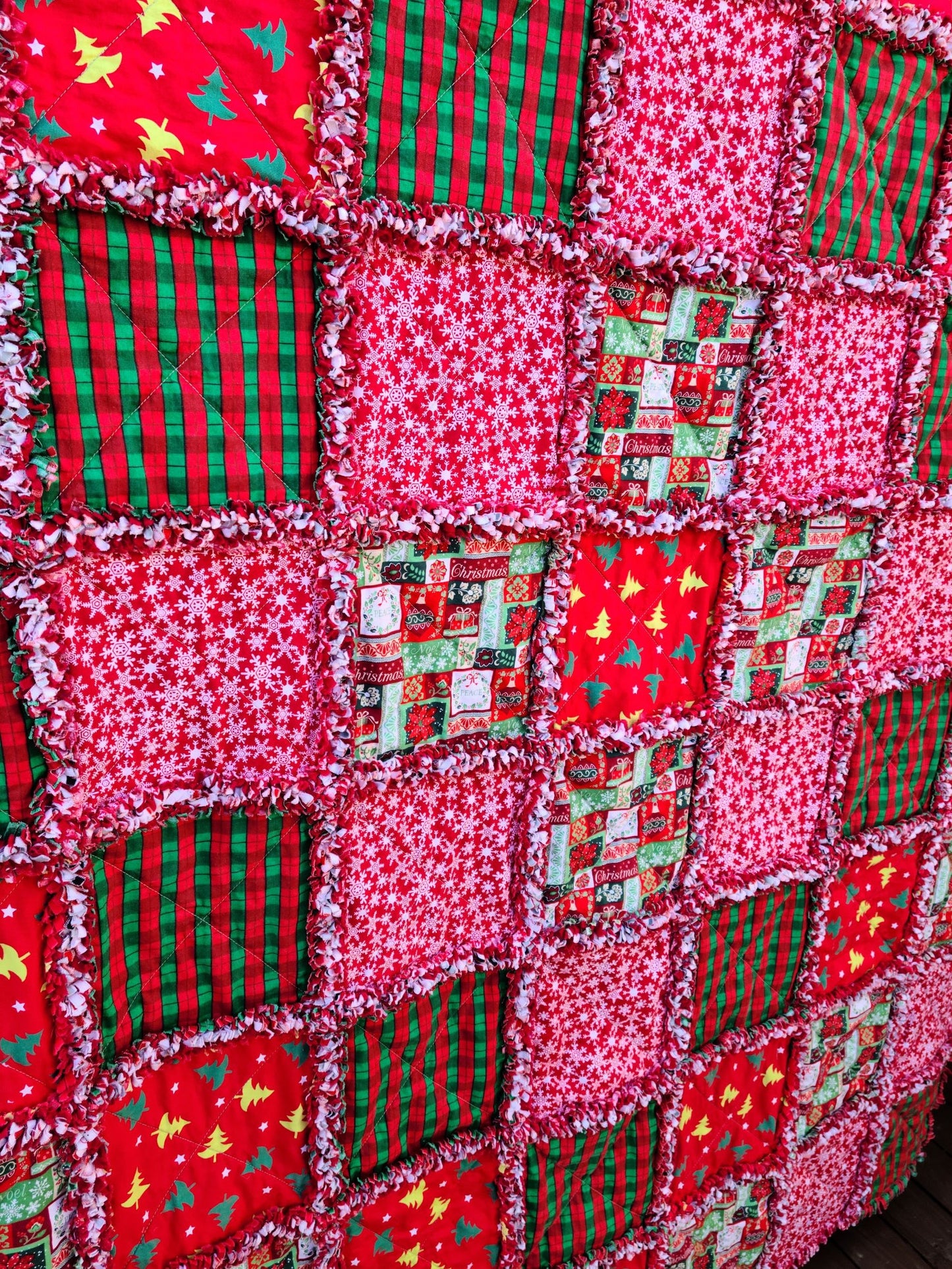 Christmas Rag Quilt Throw