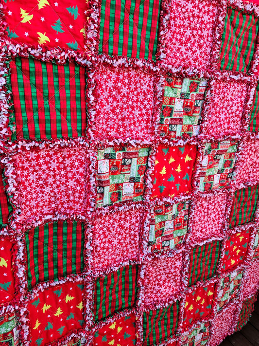 Christmas Rag Quilt Throw