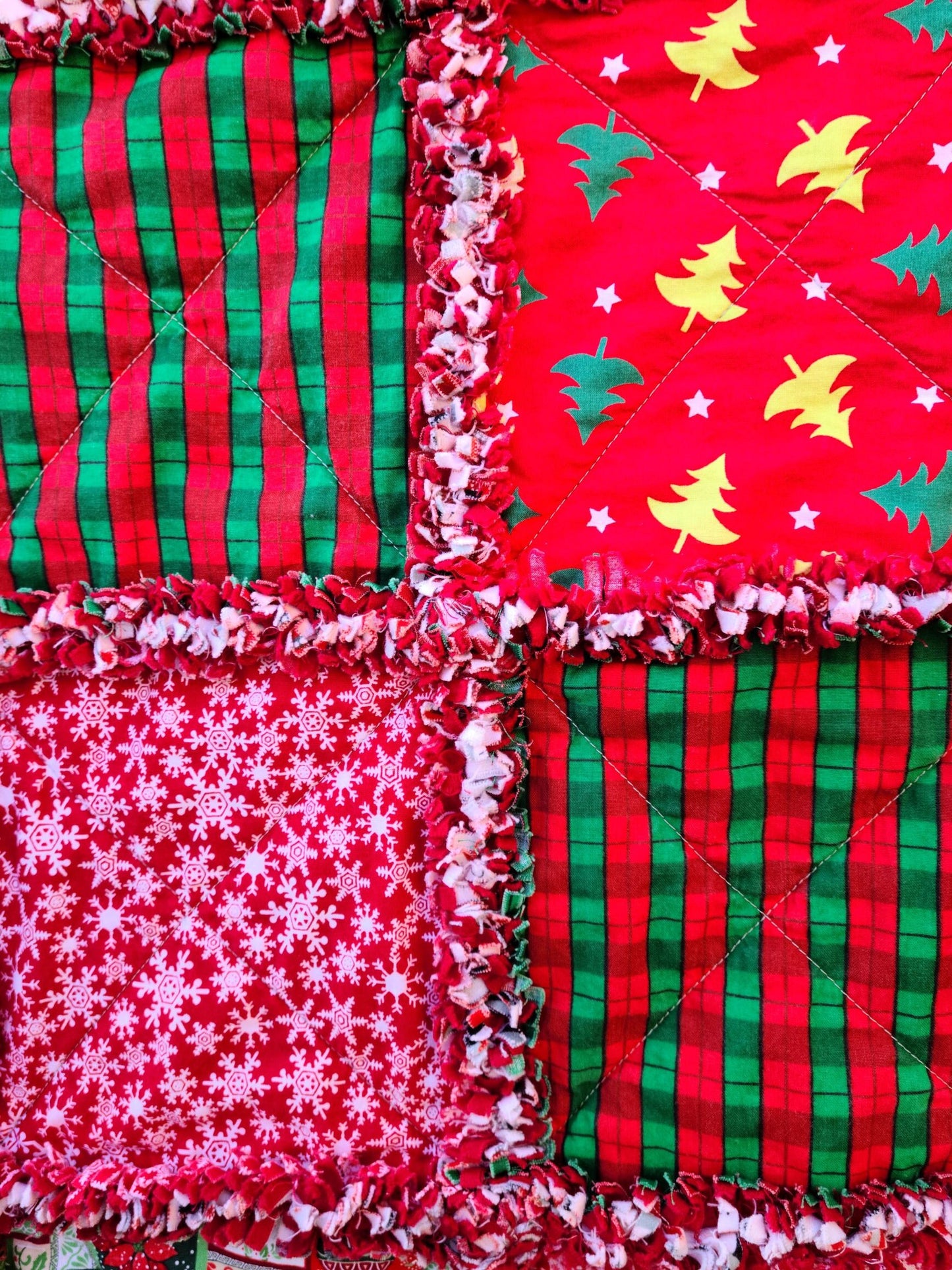 Christmas Rag Quilt Throw