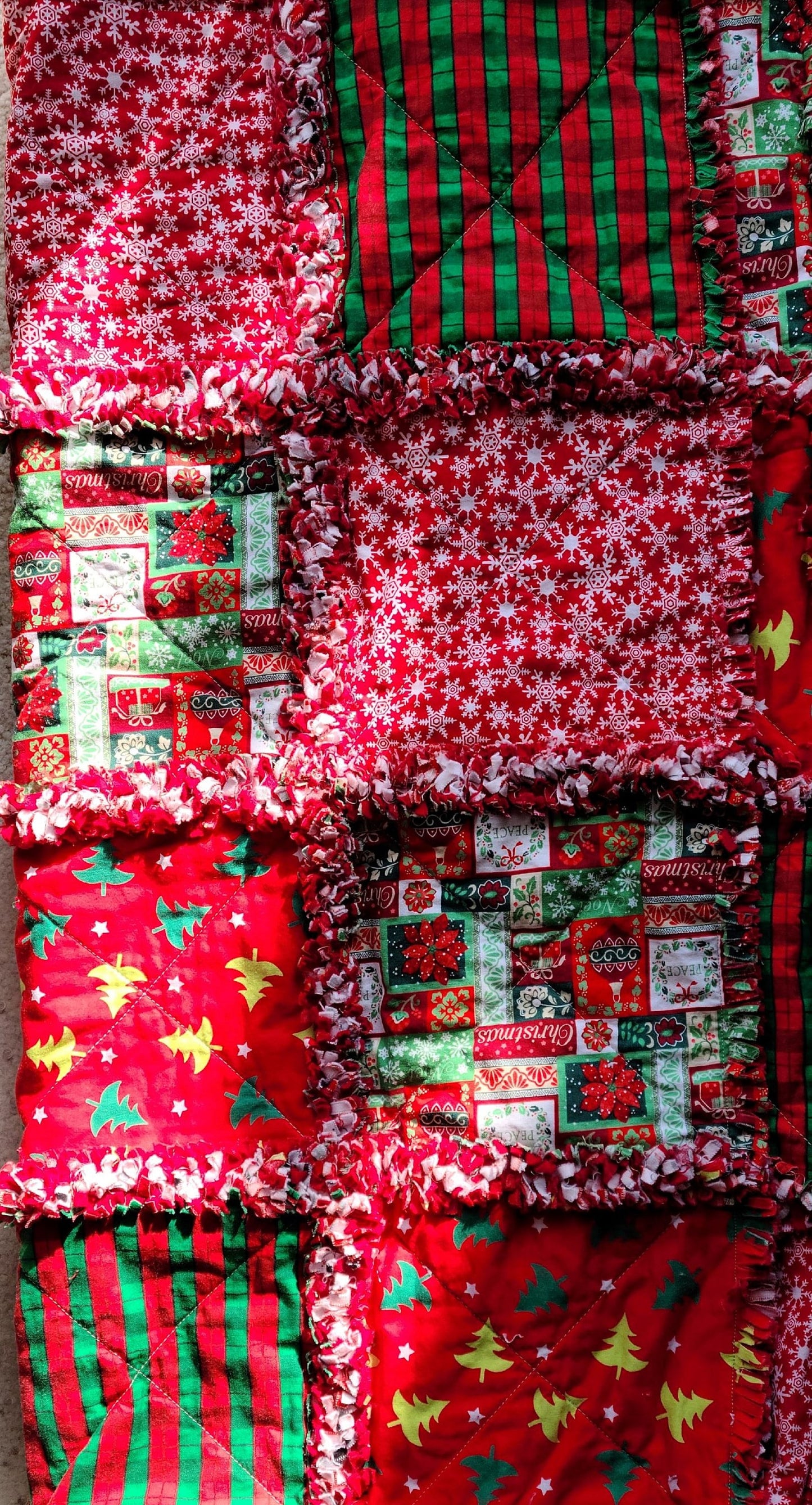 Christmas Rag Quilt Throw