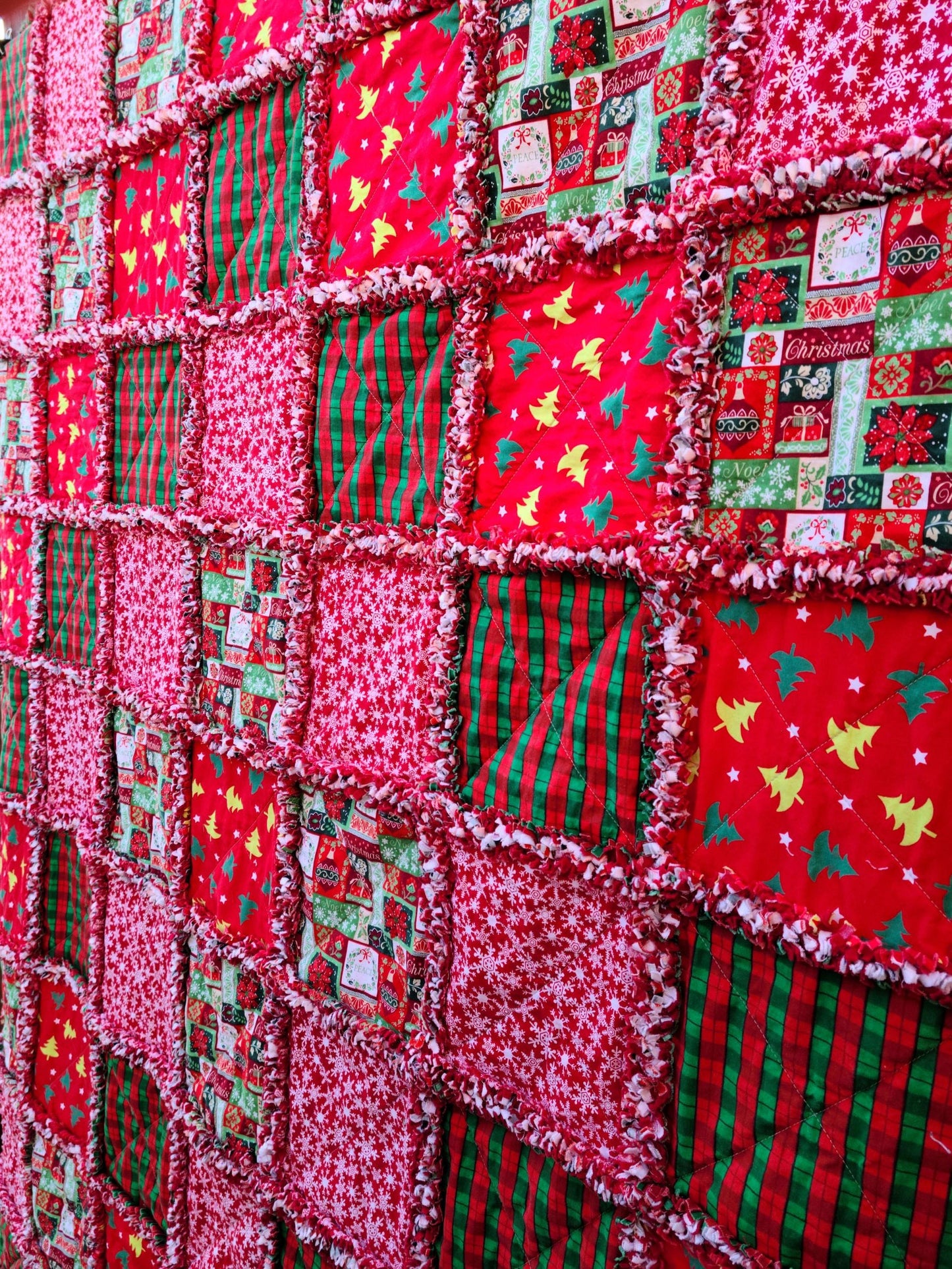 Christmas Rag Quilt Throw