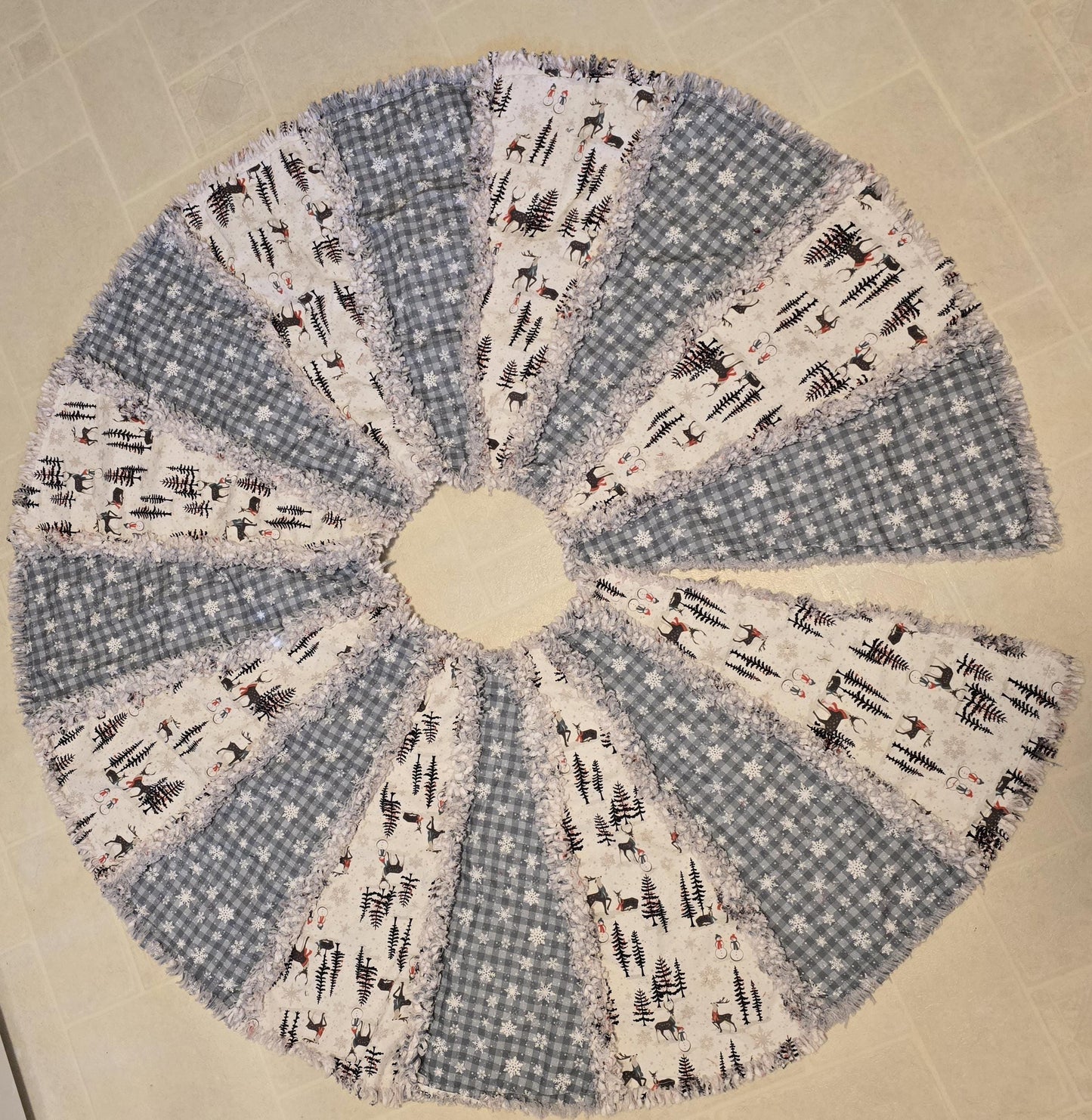 Handmade Rag Quilt Christmas Tree Skirt: Flannel & Cotton, 44-48 in
